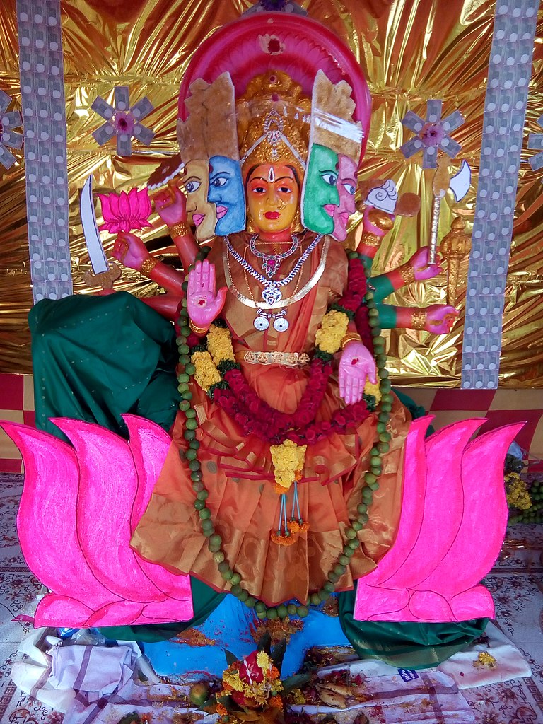 File:Chinalingala dussera 2018 Gayathri devi Alankaram.jpg ...