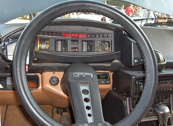 "Spaceship" dashboard with rotating drum speedometer in Series 1 CX models (1974–85)