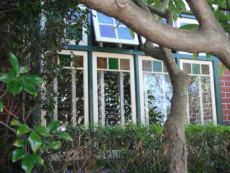 File:Coloured glass windows at 41 Dudley Street Coogee NSW.jpg