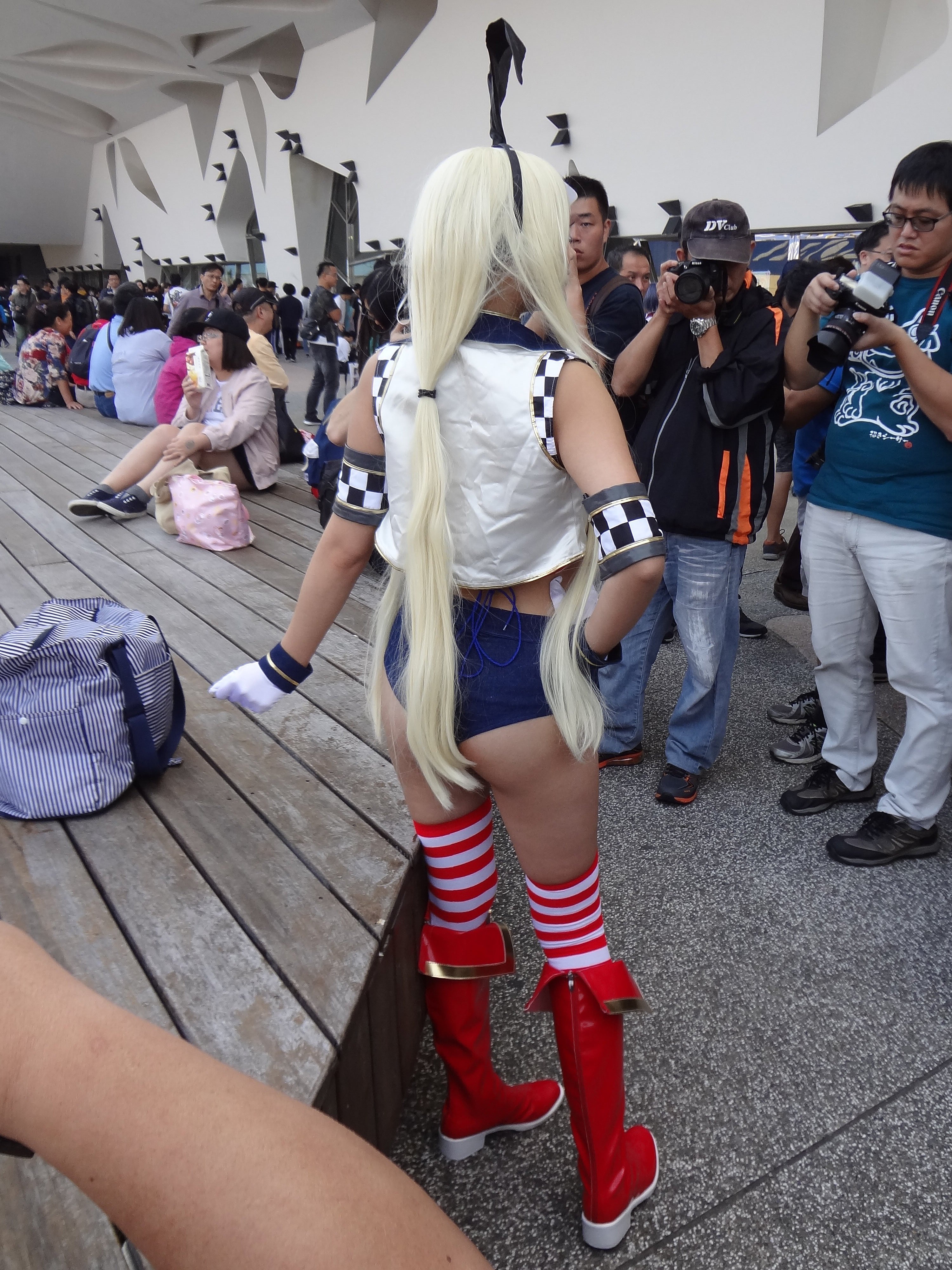 File:Cosplayer of Shimakaze, Kantai Collection 20171022c.jpg - Wikimedia  Commons