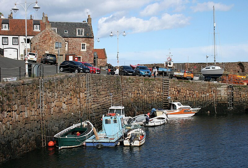 File:Crail Harbour - geograph.org.uk - 6166334.jpg