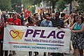 פעילי הארגון, "הורים, משפחות וחברים של לסביות והומואים" (PFLAG) במצעד הגאווה בוושינגטון, 2010