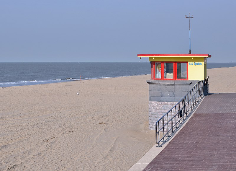 File:De Haan Strand R01.jpg