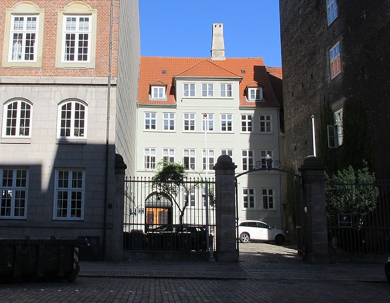 File:Den Collinske Gård 01.jpg