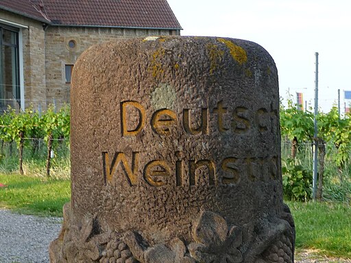 Deutsches-Weintor-11