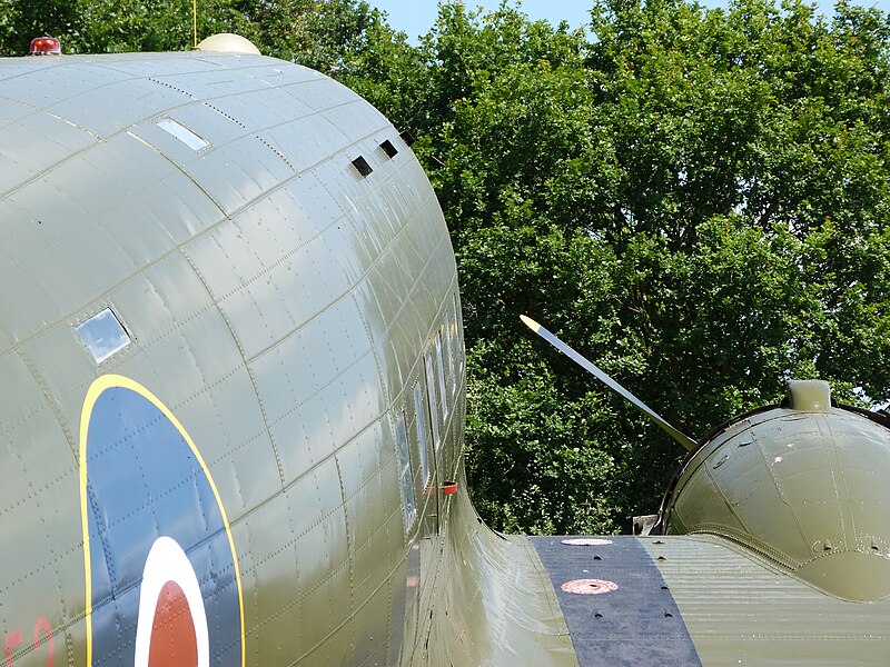 File:Douglas DC-3 (Dakota) Yorkshire Air Museum (5906221976).jpg