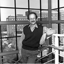 Varmus in 2000 Dr. Harold Varmus Director of the National Institutes of Health from 1993 until 1999 (14172851687).jpg