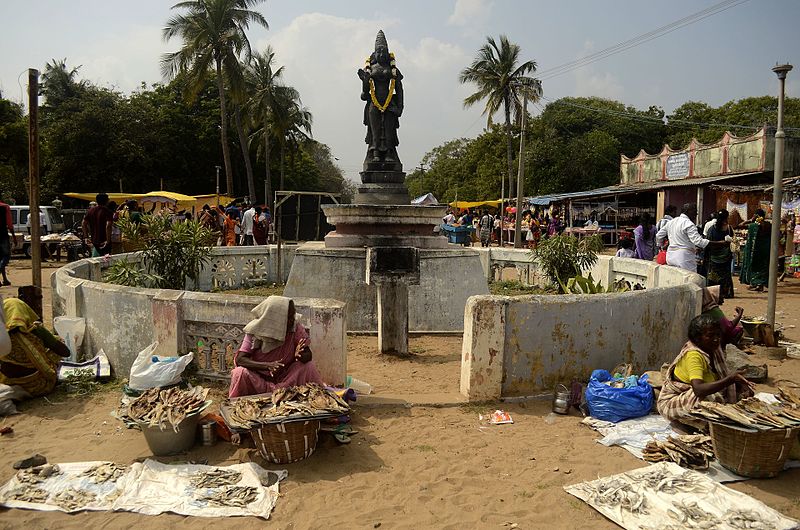 Файл:Dry fish sellers in Poompuhar JEG6140.jpg