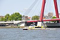 Nederlands: Waterbus ALBLAS afvarend op de Nieuwe Maas voor Rotterdam
