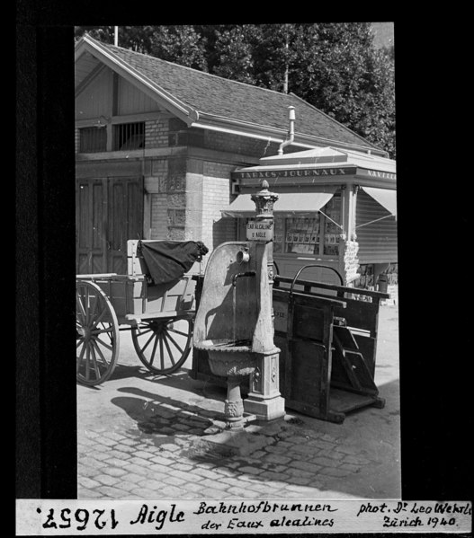 File:ETH-BIB-Aigle, Bahnhofbrunnen des Eaux alealines-Dia 247-12657.tif