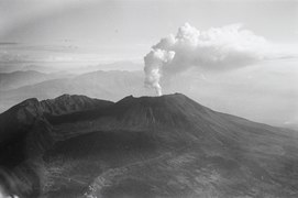 Vesuvio: Origine del nome, Geografia, Storia