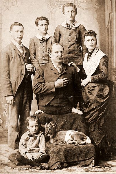 File:Eli Bowen and family, c1880s.jpg