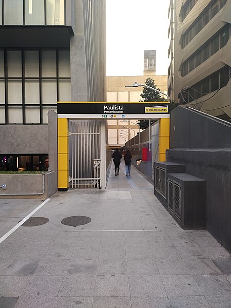 File:Estação Paulista • novo acesso na Rua Bela Cintra • 2.jpg