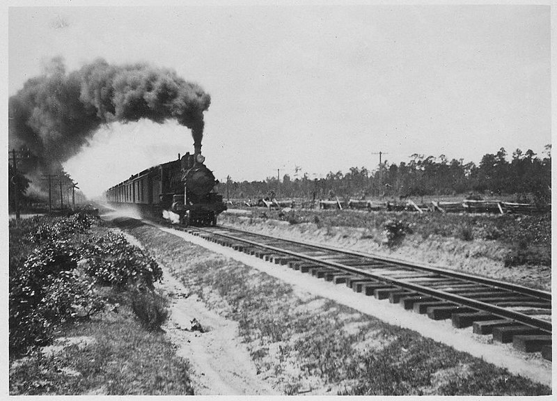 File:Express Train from Wilmington District Loaded Entirely w- Strawberries for Northern Markets. Farming colonies founded by Hugh MacRae and the Carolina Trucking Development Company of Wilmington, NC, (12681706194).jpg