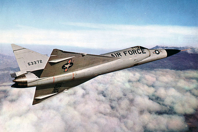 アラスカ上空を飛行するF-102A (1958年1月)