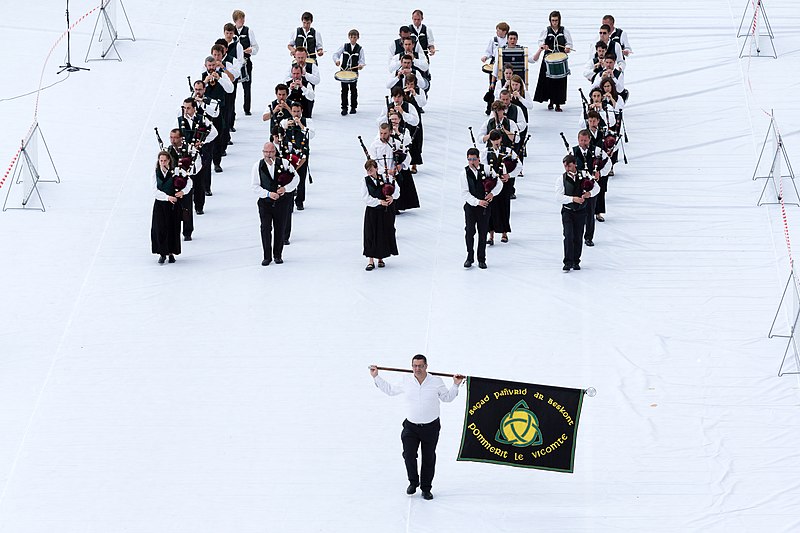 File:FIL 2012 - Arrivée de la grande parade des nations celtes - Bagad Pañvrid ar Beskont.jpg