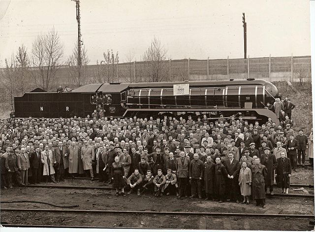 Group photo of Fablok employees celebrating the production of Indian locomotive class WP #5000, in 1959.