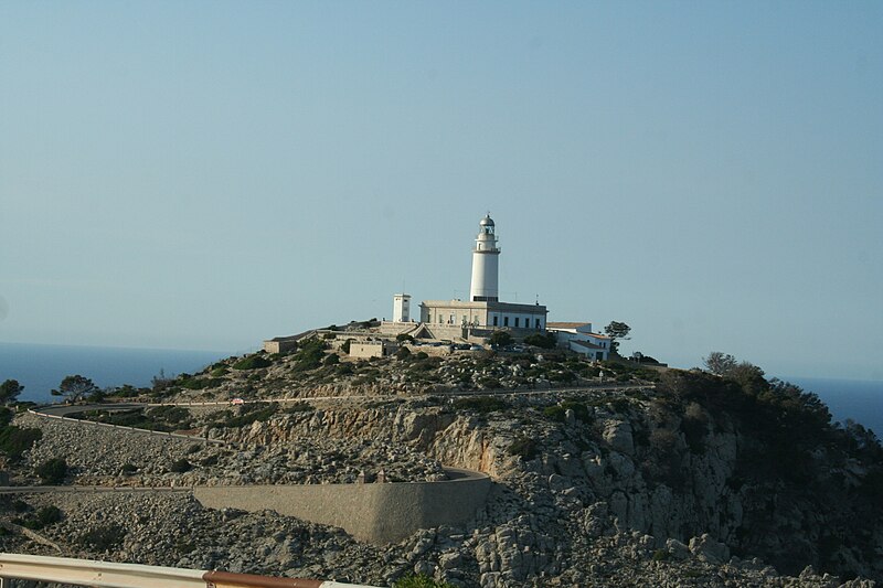 File:Far de Formentor - panoramio - wadimkin.jpg