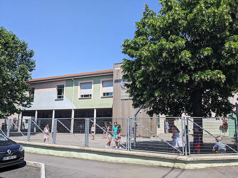 File:Feurs - École élémentaire Saint-Marcellin (juin 2023).jpg