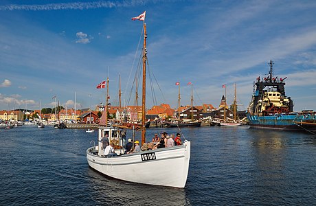 The fishing vessel Marna SG100 leaves the harbour of Faaborg, July 2014.