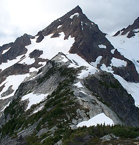 Pohled na východní stěnu Foley Peak.