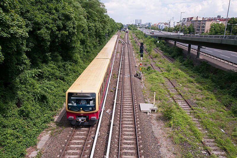 File:Friedenauer bruecke 12.06.2012 12-26-05.jpg