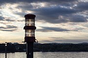 English: Breakwater light at the mole in Friedrichshafen at sunrise. Deutsch: Molenfeuer auf der Mole in Friedrichshafen bei Sonnenaufgang.