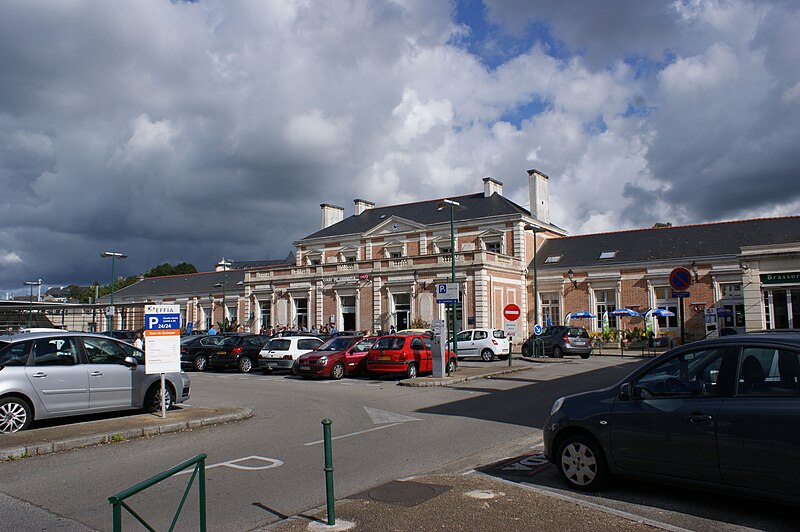 File:Gare-Quimper-Extérieur-01.jpg