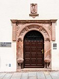 Residential building in closed development, with archway to the courtyard (next to Markt 1)