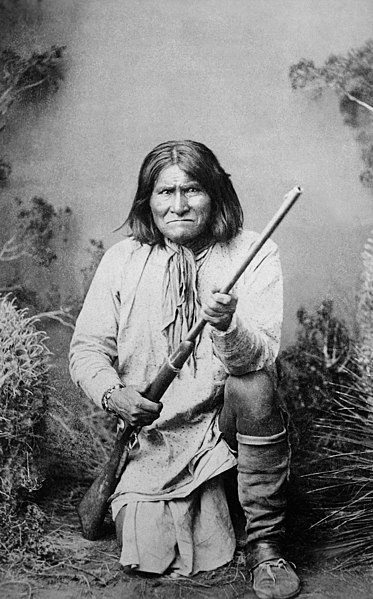 File:Geronimo (Goyathlay), a Chiricahua Apache, full-length, kneeling with rifle, 1887 - NARA - 530880 restored.jpg