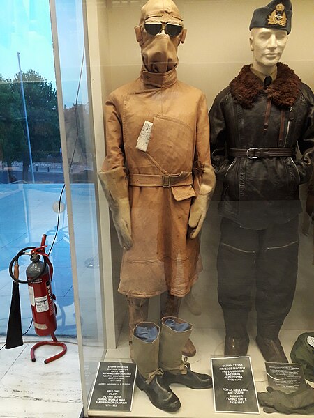 File:Greek WWI and WWII Airforce Pilot Uniforms.jpg