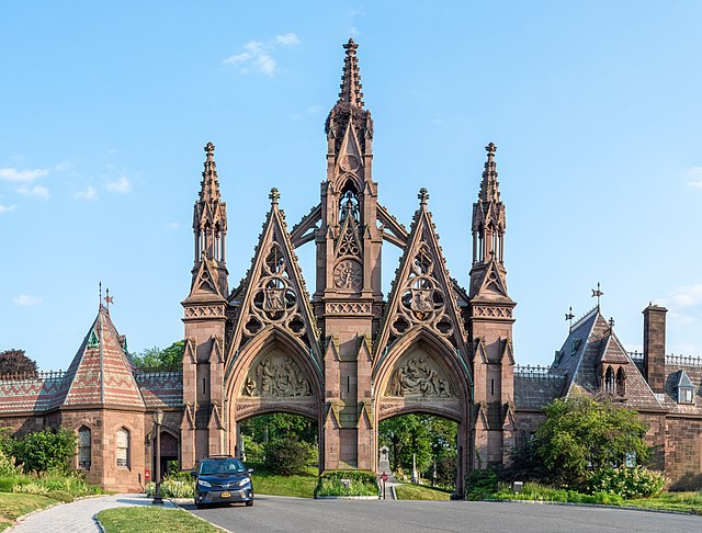 Ex-gravedigger becomes historian of Evergreens Cemetery's buried past – New  York Daily News