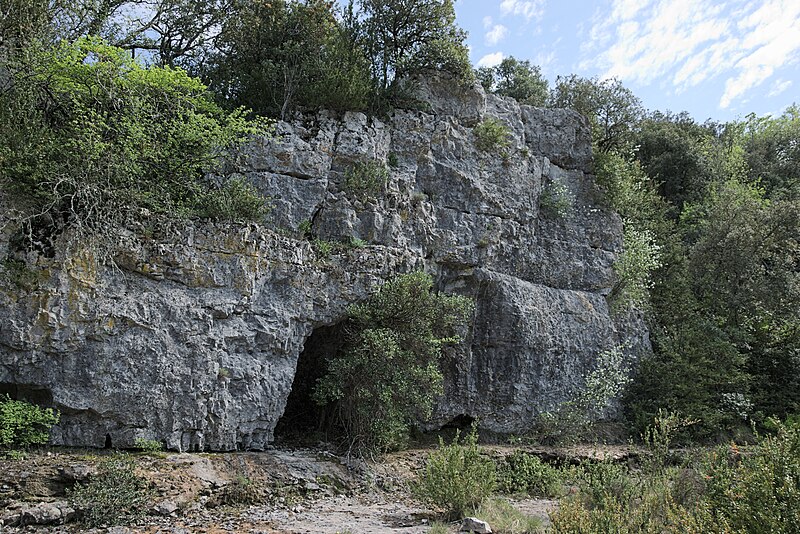 File:Grotte de Diou Lou Garde.jpg