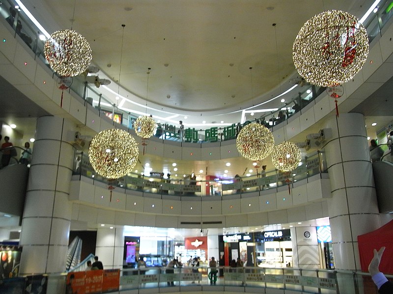 File:HK Mong Kok Pioneer Centre courtyard ceiling lamps decoration Sep-2012.JPG