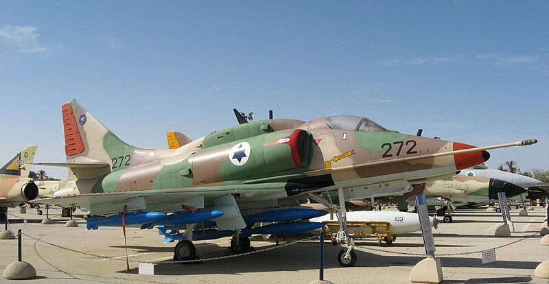 File:Hatzerim 290110 Skyhawk.jpg