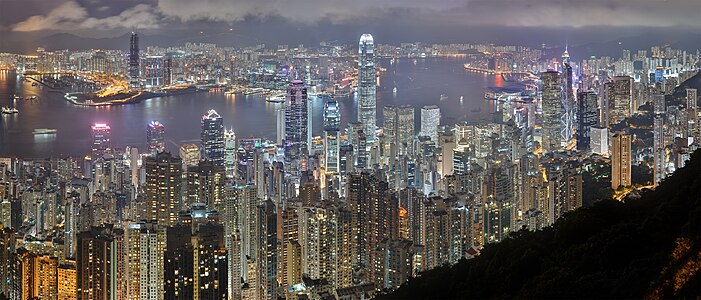 Hong Kong şehrinin HDR (A 46 bölüm x 3 pozlama) tekniği kullanılarak  Victoria Zirvesi'nden çekilmiş bir gece panoraması.(Üreten:Base64)