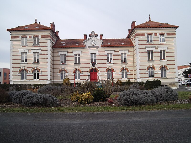 File:Hopital Ancenis.jpg