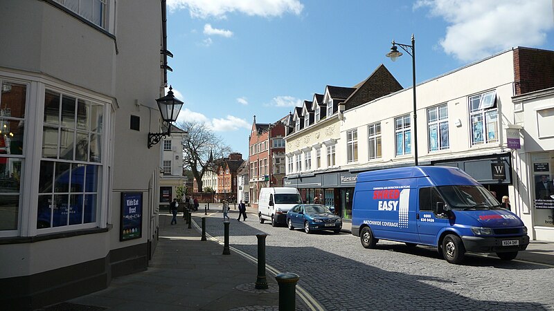 File:Horsham South Street.JPG