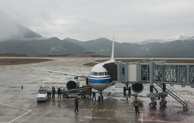 File:Huanglong China Jiuzhaigou-Huanglong-Airport-01.jpg