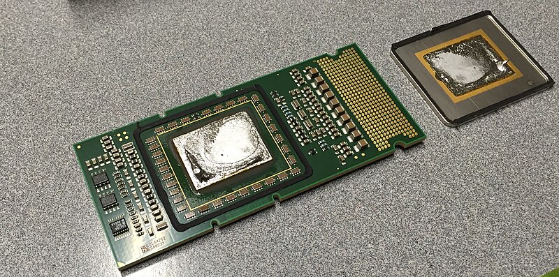 File:Intel Itanium 2 9000 with cap removed.jpg