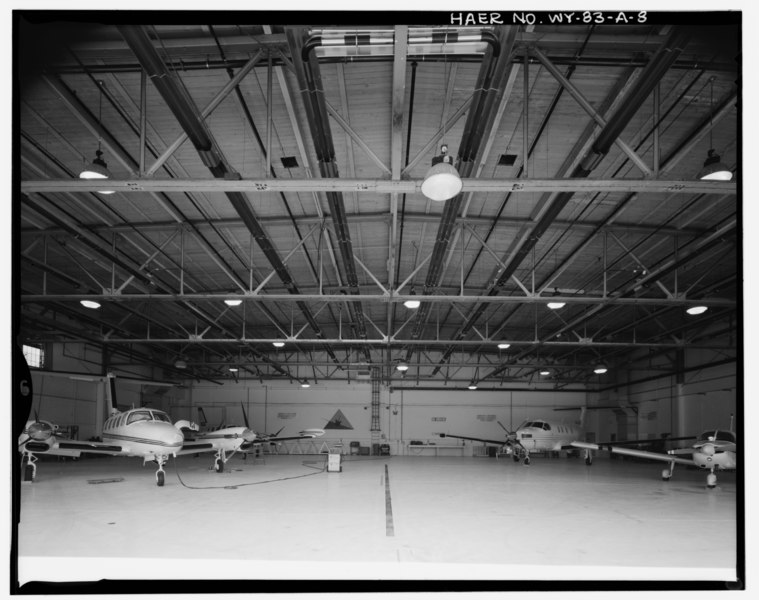 File:Interior view of east end of hangar, view to east - Cheyenne Airfield, United Airlines Hangar, 200 East Eighth Avenue, Cheyenne, Laramie County, WY HAER WYO,11-CHEY,7A-8.tif