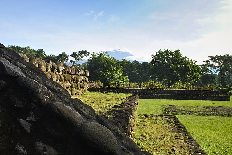 File:Izapa en las faldas del Volcán Tacaná.jpg