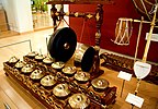 Campanas de gong javanés o indonesio, Museo de Instrumentos Musicales, Phoenix, Arizona