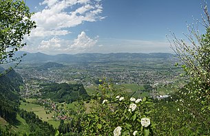 Pohled na Altach z Kapf poblíž Götzis