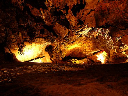 Gold cave. Золотая пещера Сырейка. Золото в пещере. Пещера фон. Пещера панорама.