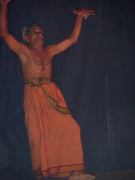 File:Kathakali demonstration (2168455416).jpg