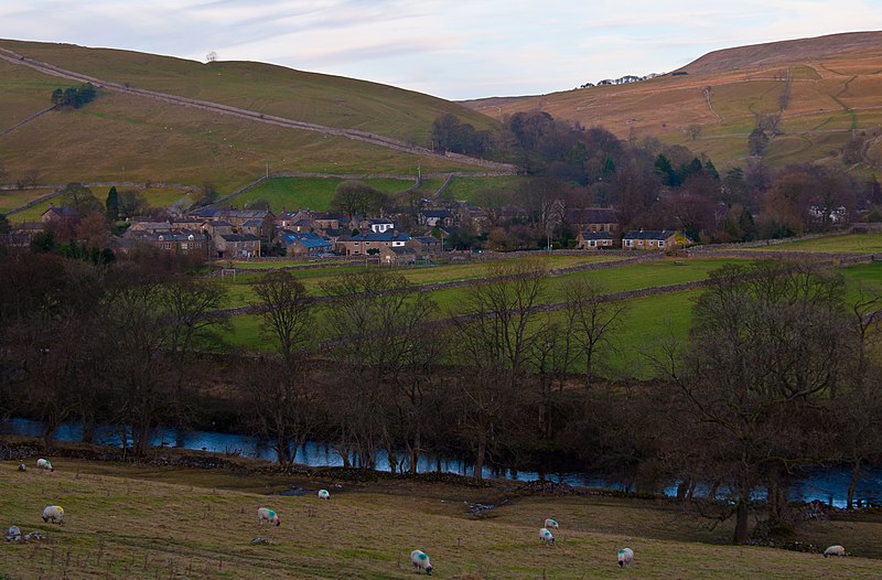 File:Kettlewell Village from road B6160 - panoramio.jpg