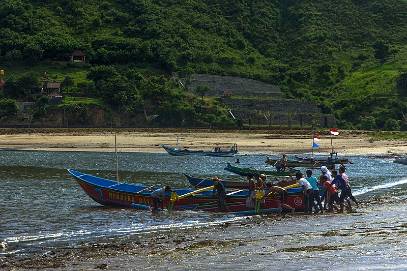 File:Kuta Beach, Lombok - panoramio.jpg