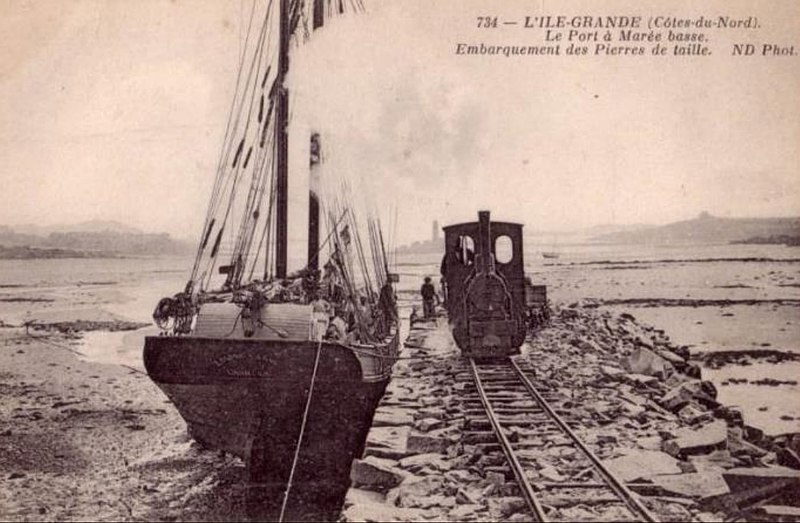 File:L'Île-Grande (Cotes-du-Nord). La Port a Maree basse. Embarquement des Pierres de taille.jpg