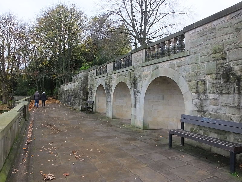 File:Lakeside walk, Nottingham 9174.JPG